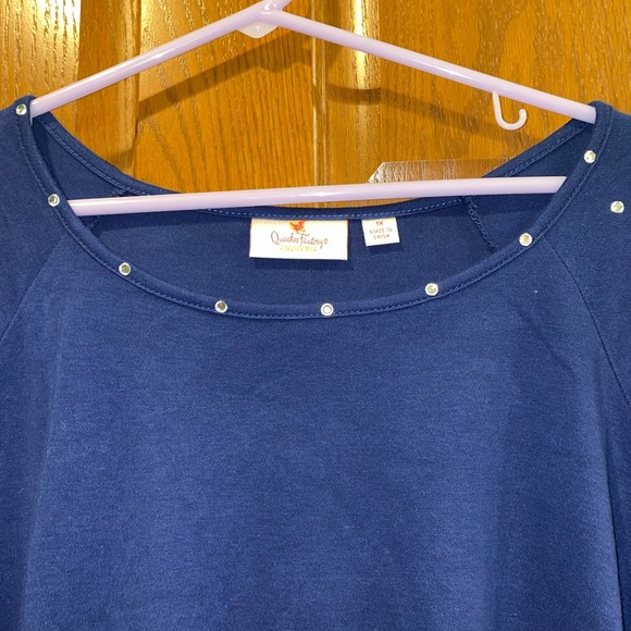 EUC 1X Quacker Factory Navy Top with Embellishment - Picture 3 of 3
